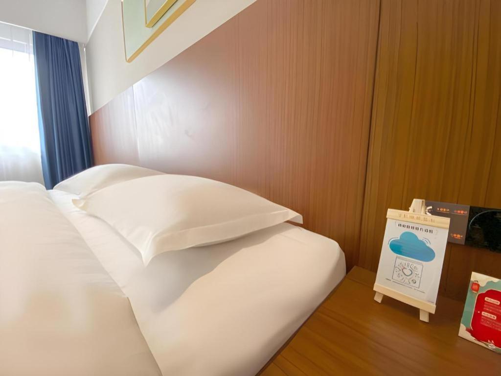 Carrianna Hotel Foshan Exterior photo